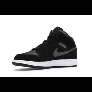 Jordan 1 mid